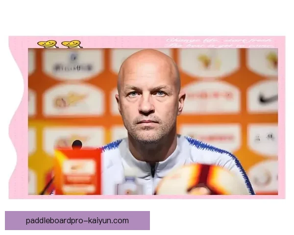 克鲁伊夫在球队中的核心作用持续受到关注与分析